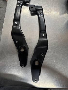 48483-01a Harley-davidson 2003 V Rod Rear Fender Supports Pair Used 48483-01 And 48485-01