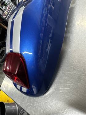 59605-04bbp Harley-davidson 2004 V Rod Rear Fender Impact Blue And Taillight Used