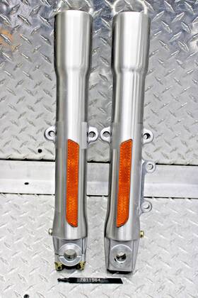 G592-r-l Harley-davidson 7811564 2003 Fatboy Efi Flstfi Showa Lower Fork Tube Sliders