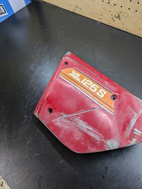 17220-437-000ze Honda 1981 Xl125s Xl125 Air Box Shroud Cover Plastic #1048