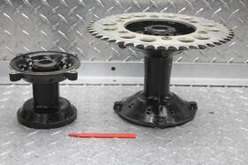 2205577 Honda 1988 Cr125r Front/rear Wheel Hubs