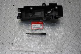 77222-mcf-000 Honda 7811601 Nos Oem Genuine 2000-2006 Rvt Seat Cowl Box New