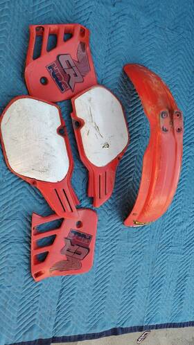 83520-ka3-830za Honda 1985 Cr250 Oem Plastics Fender Side Plates Radiator Shrouds