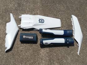 Hu03389040 Husqvarna 2019-2022 Oem Trim Fork Guards Rear Fender Handlebar Pad Used