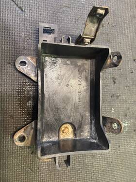 32097-1065a Kawasaki 1984 Gpz750 Zx750 Gpz Zx 750 Battery Tray Box Holder Mount