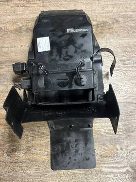 17710-46e00 Suzuki 93 94 95 96 97 98 Gsxr1100 W Battery Tray