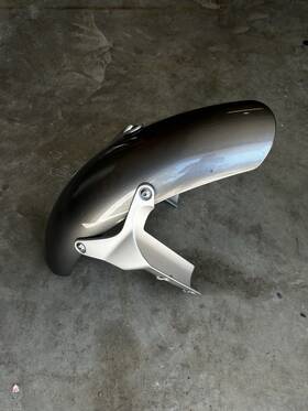 T2302295 Triumph Thruxton R 1200 Front Fender Mudguard - Silver