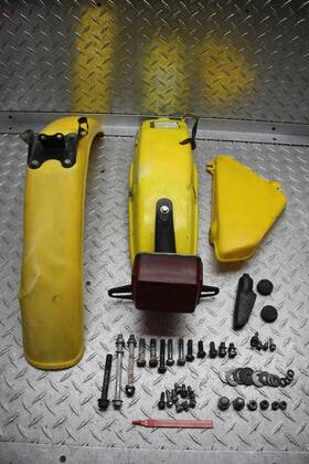 Yamaha 2207327 1977 Dt100 Front/rear Fenders And Side Cover With Tailight Hardware