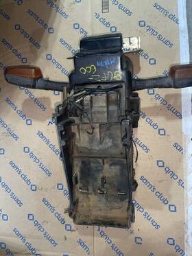 2ax-21653-00-00 Yamaha Fz600 1988 Fz600u Oem Rear Back Tail Undertail Battery Tray Plastic