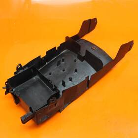 5jj-21611-00-00 Yamaha 2000 2001 Yzf R1 Oem Rear Back Tail Undertail Battery Tray Plastic
