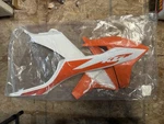 Ktm Genuine Spoiler Set Sx/xc 2020 - 79108054000ABA. Fixed Price $113.41.